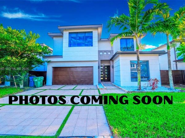 15976 SW 136th Ter , Miami, FL 33196