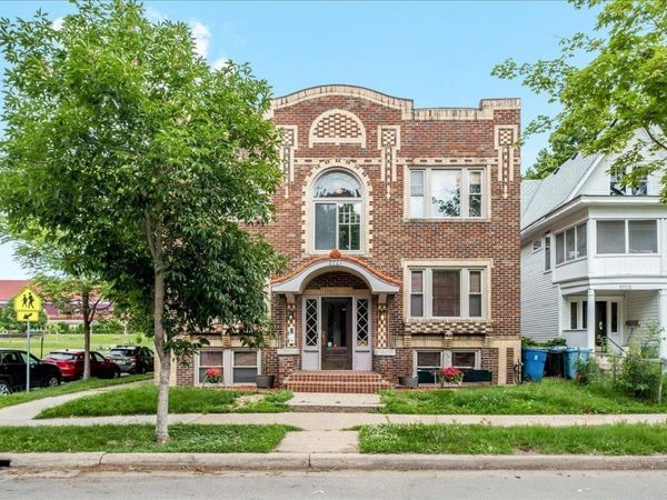 2701 Harriet Avenue, Unit 202, Minneapolis, MN 55408