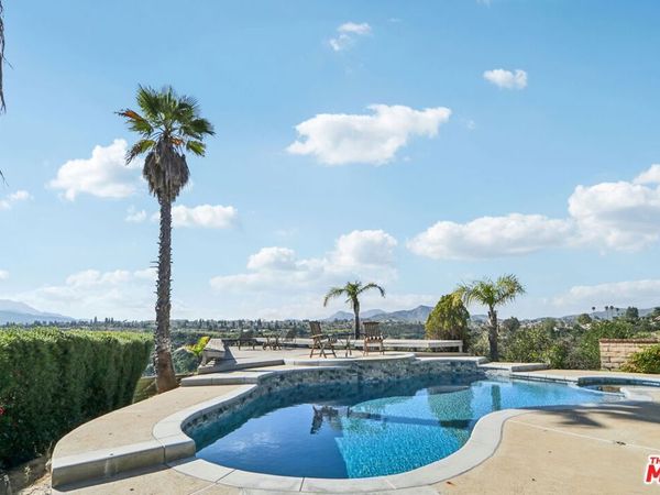 1821 Calle Petaluma, Thousand Oaks, CA 91360