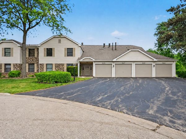 5235 Rockpointe Court , Unit 5235, Gurnee, IL 60031