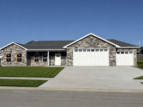 717 Vine Drive, Holts Summit, MO 65043