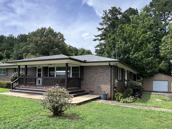 2498 Barnes Drive, Hokes Bluff, AL 35903