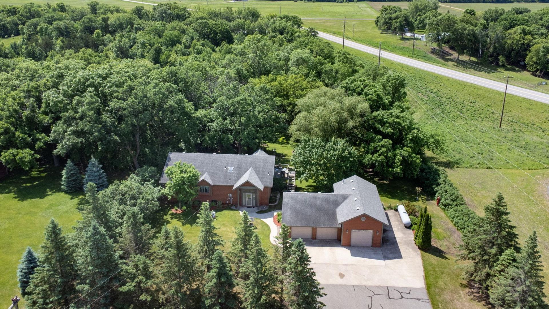 22264 County Road 43 , Richmond, MN 56368