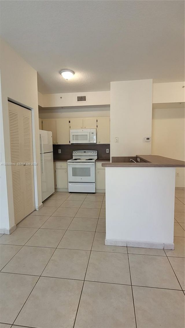 7280 NW 114th Ave , Unit 205-8, Doral, FL 33178 Photo
