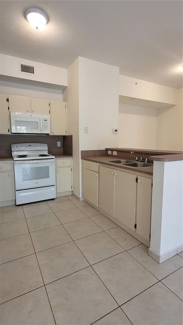 7280 NW 114th Ave , Unit 205-8, Doral, FL 33178 Photo