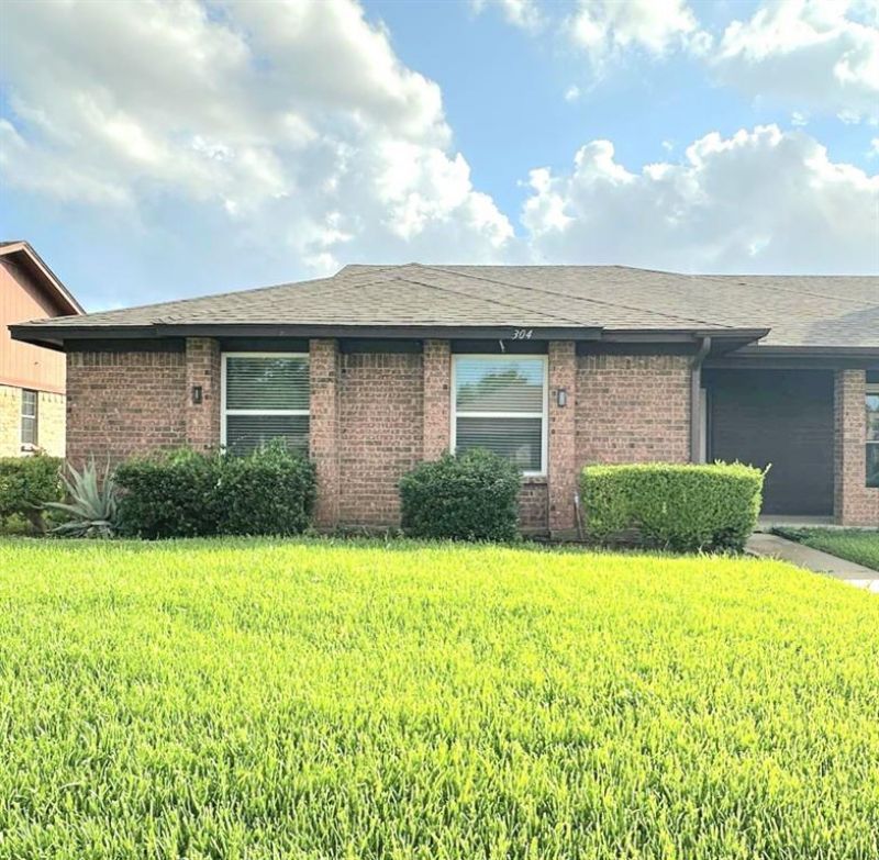 304 Cole Street, Garland, TX 75040 Main Photo