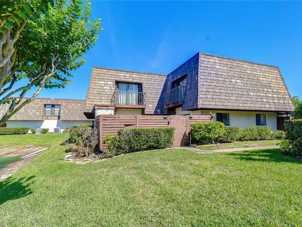 15406 E POND WOODS DRIVE , Unit 15406, TAMPA, FL 33618