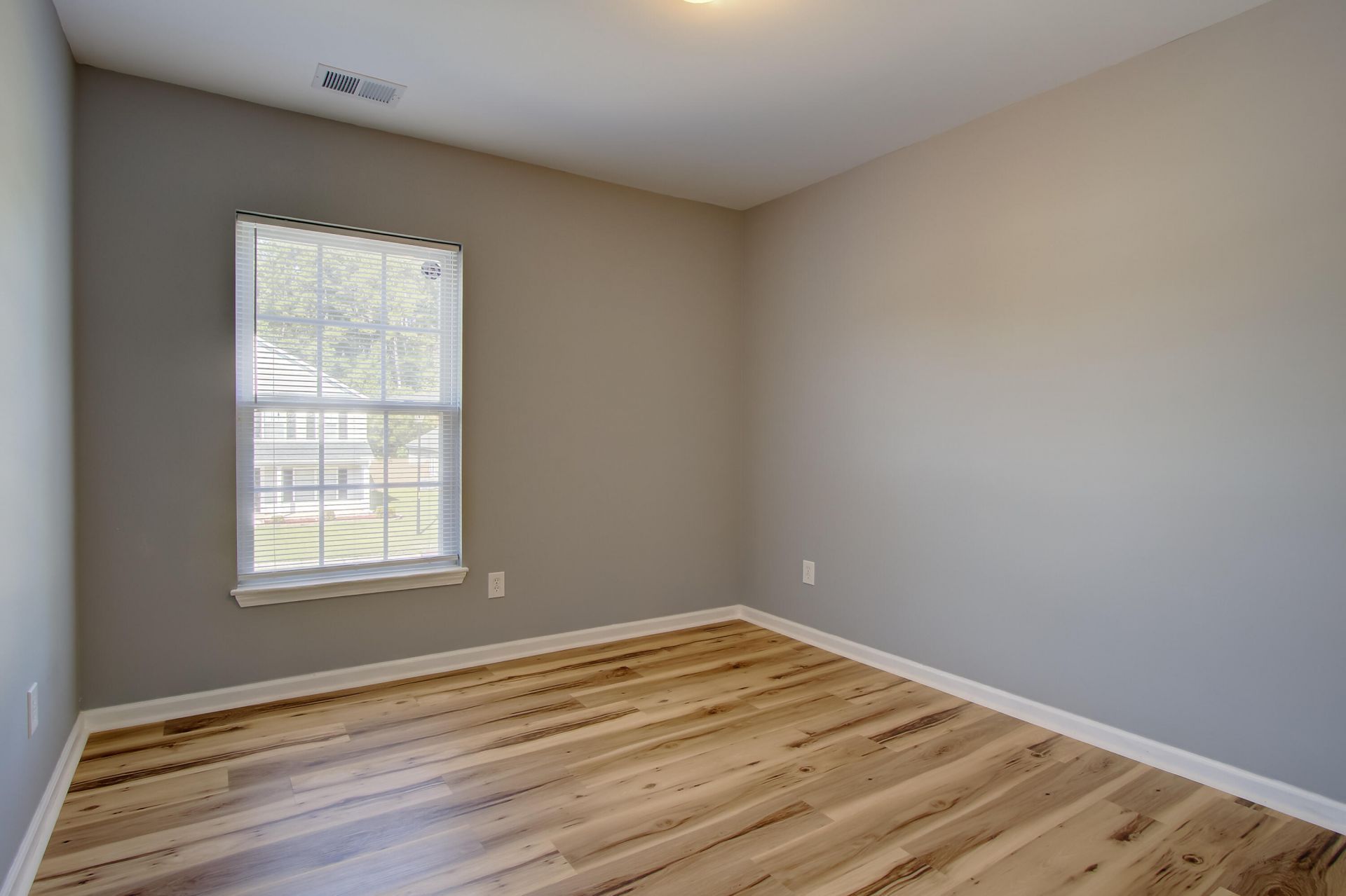 308 Briarbend Road Photo 16