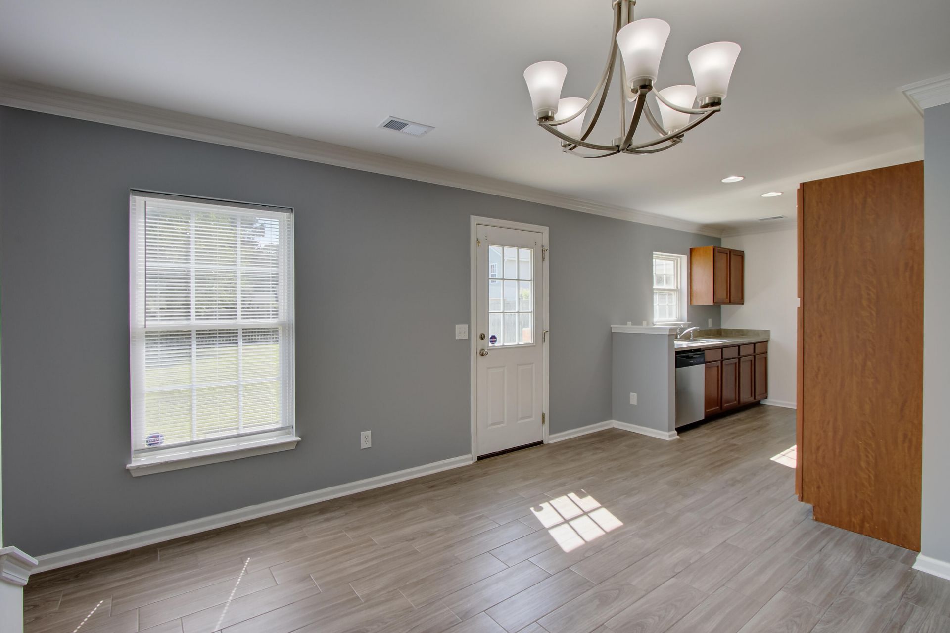 308 Briarbend Road Photo 6