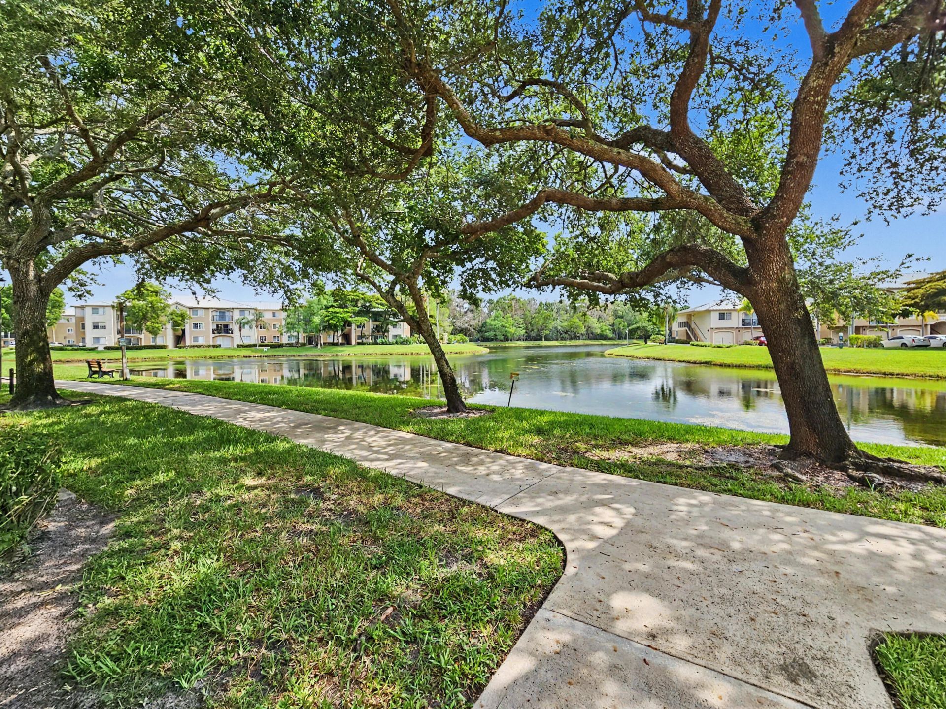 500 Crestwood Court N, Unit 504, Royal Palm Beach, FL 33411 Photo