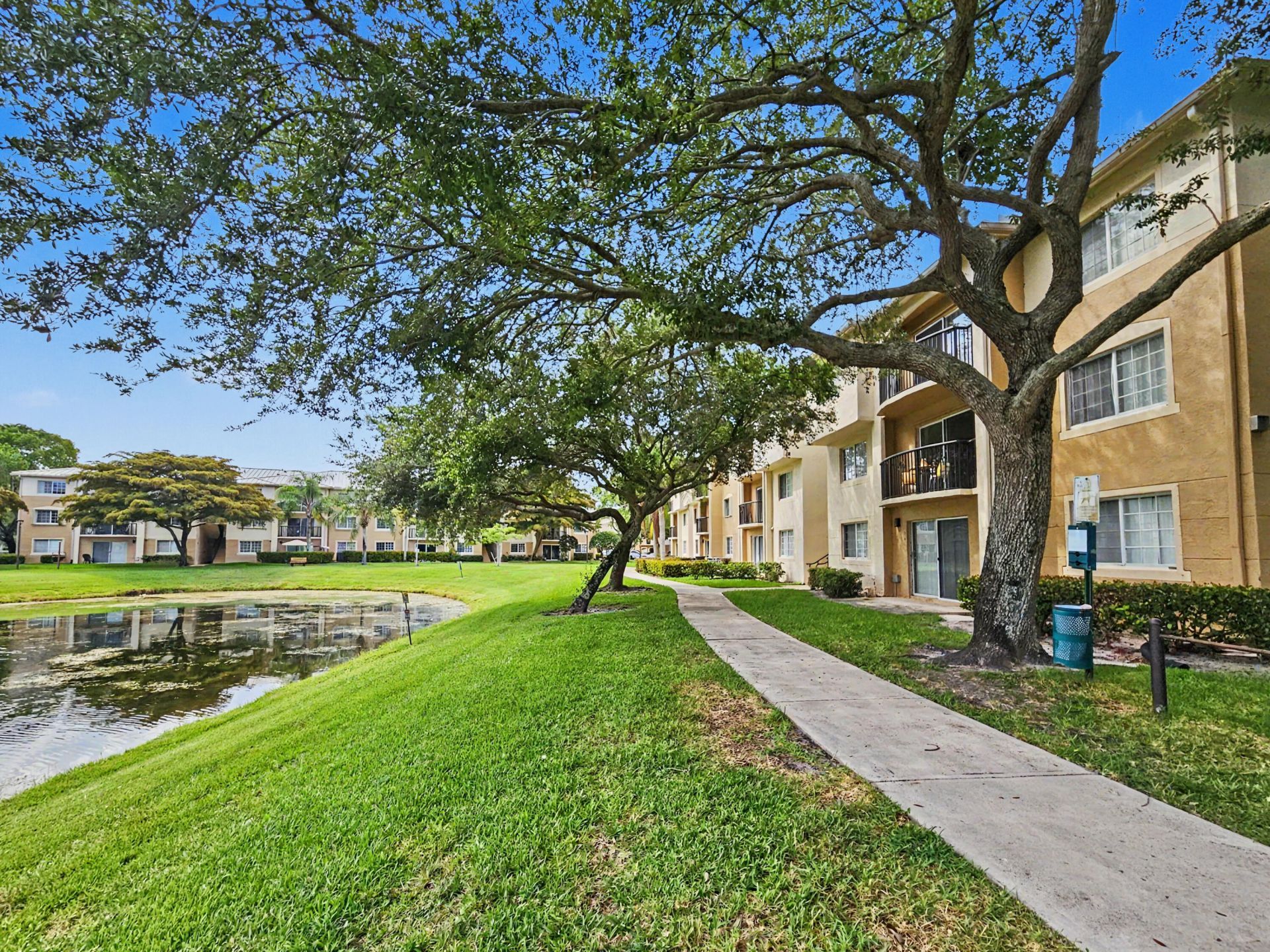 500 Crestwood Court N, Unit 504, Royal Palm Beach, FL 33411 Photo