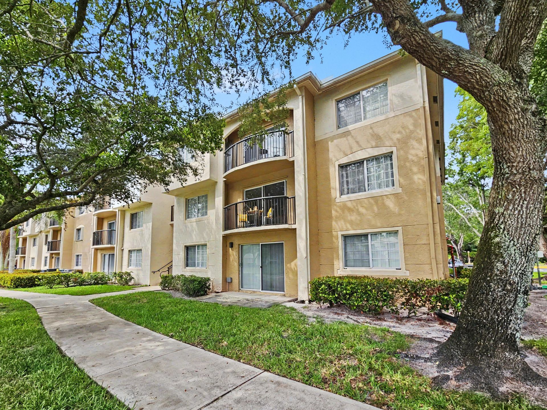 500 Crestwood Court N, Unit 504, Royal Palm Beach, FL 33411 Photo