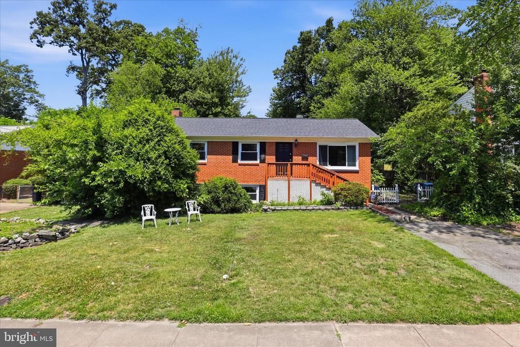 2311 W Longview Drive, Woodbridge, VA 22191 Main Photo