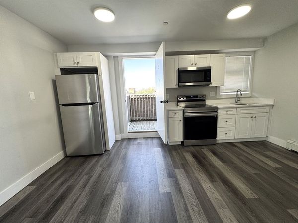 189 E Merrimack Street, Unit 12, Lowell, MA 01852