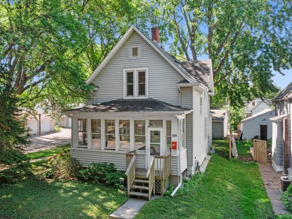922 Armstrong Avenue, Saint Paul, MN 55102