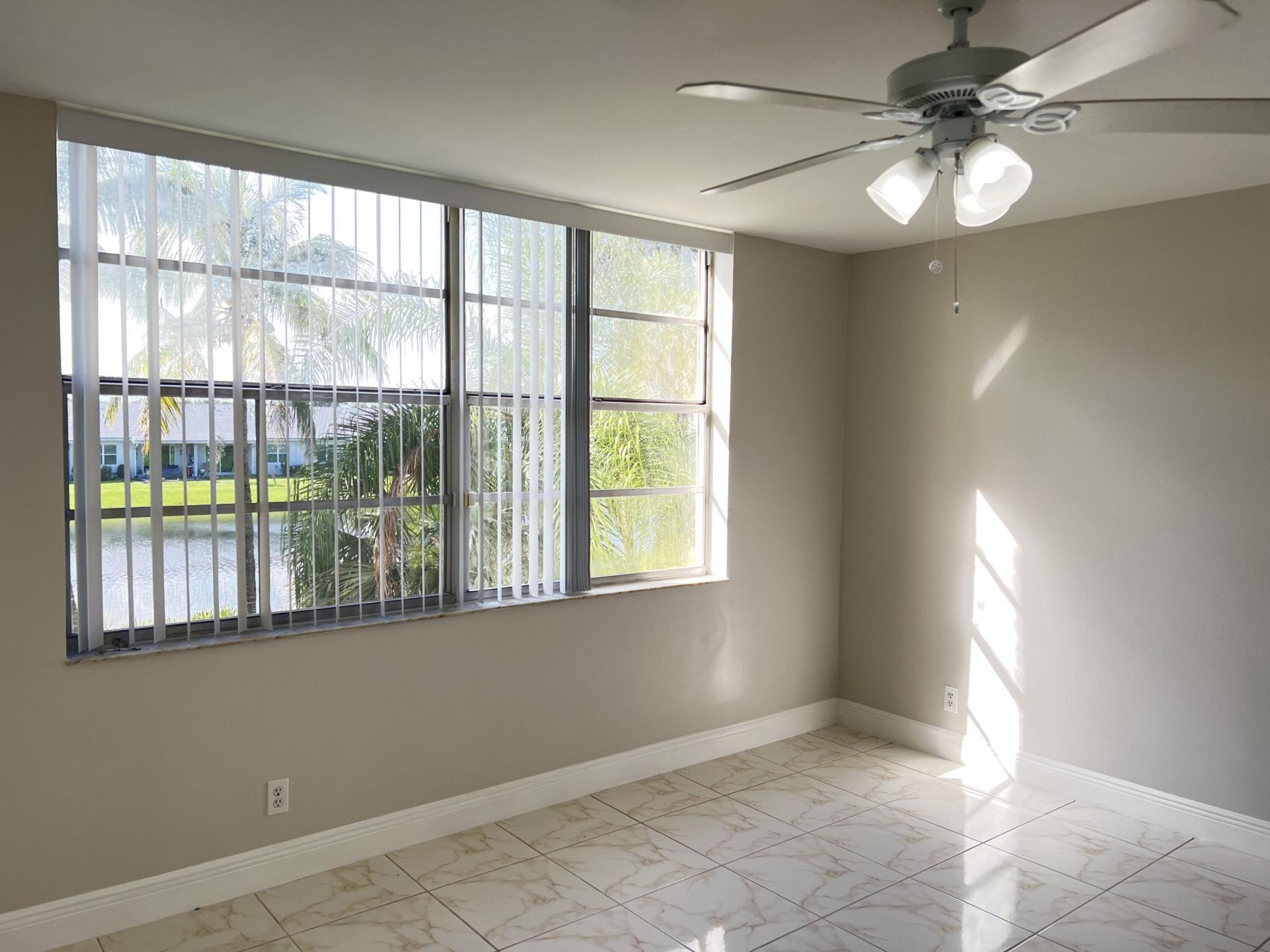 24 Abbey Lane, Unit 204, Delray Beach, FL 33446 Photo