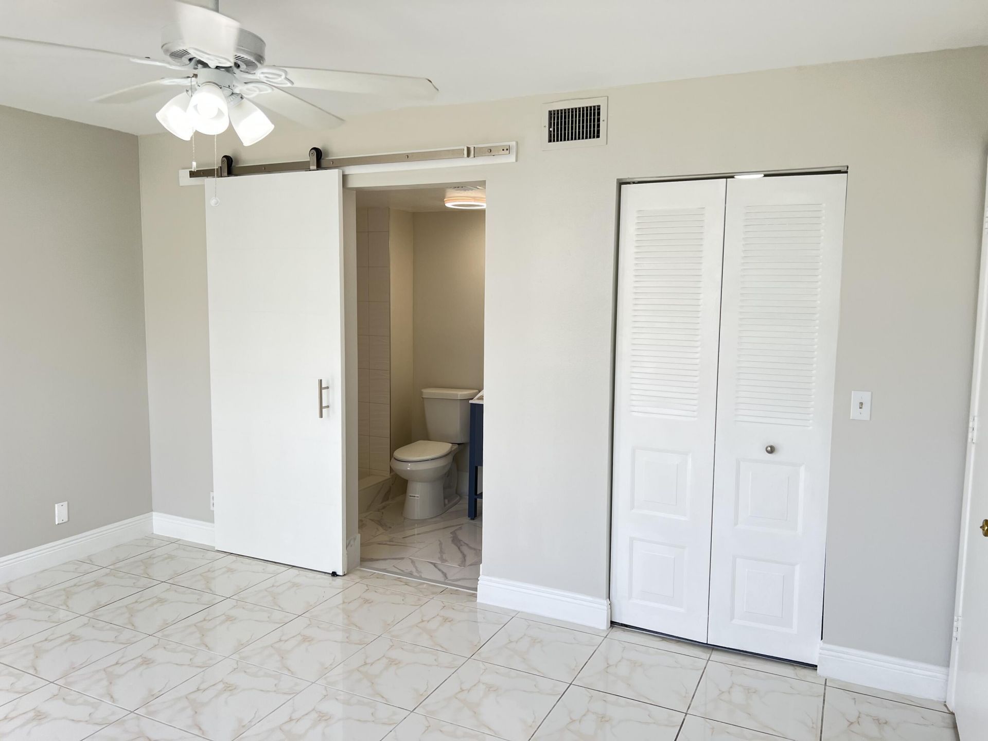 24 Abbey Lane, Unit 204, Delray Beach, FL 33446 Photo