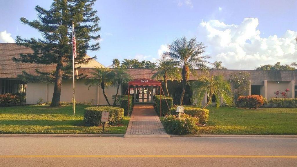24 Abbey Lane, Unit 204, Delray Beach, FL 33446 Photo