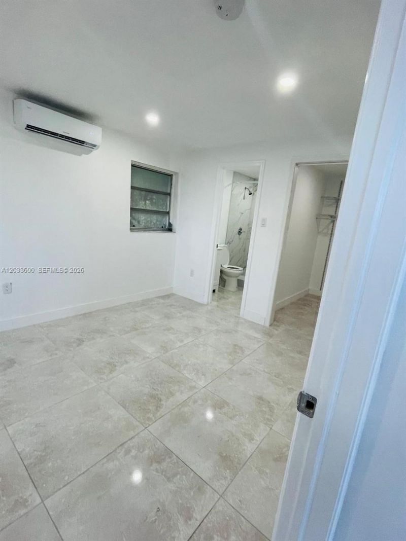 2437 NW 98th St, Miami, FL 33147 Photo