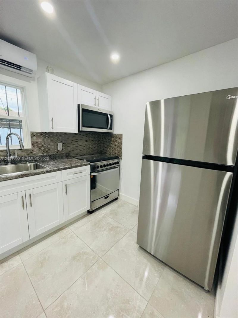 2437 NW 98th St, Miami, FL 33147 Photo