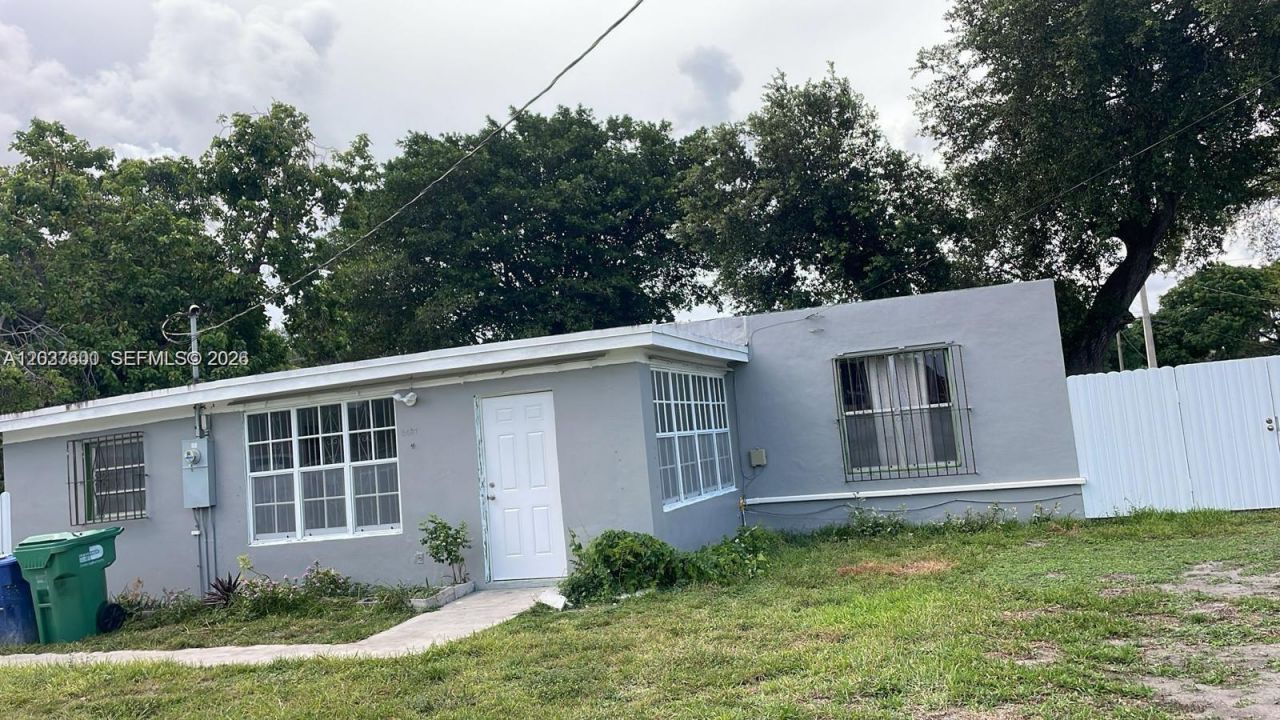 2437 NW 98th St, Miami, FL 33147 Photo