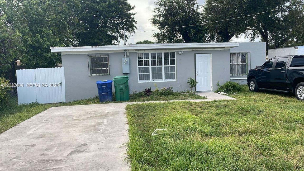 2437 NW 98th St, Miami, FL 33147 Photo