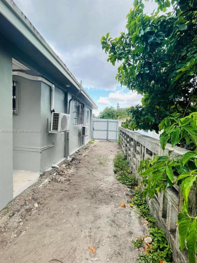 2437 NW 98th St, Miami, FL 33147 Photo