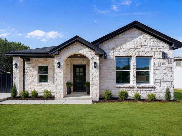 229 Colonial Ln, La Vernia, TX 78121