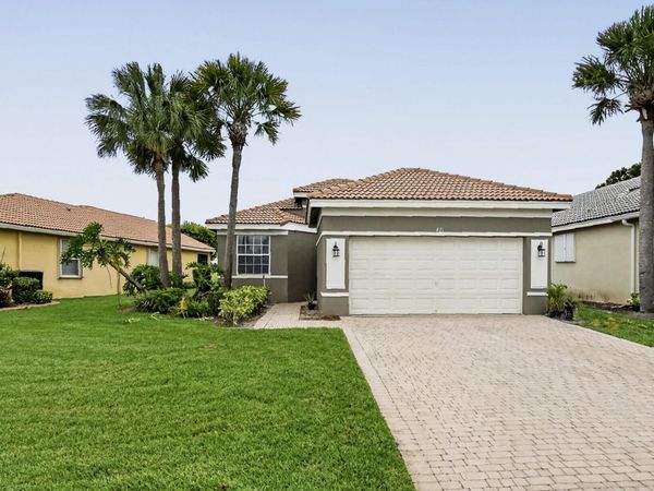 671 NW Stanford Lane, Port St. Lucie, FL 34983