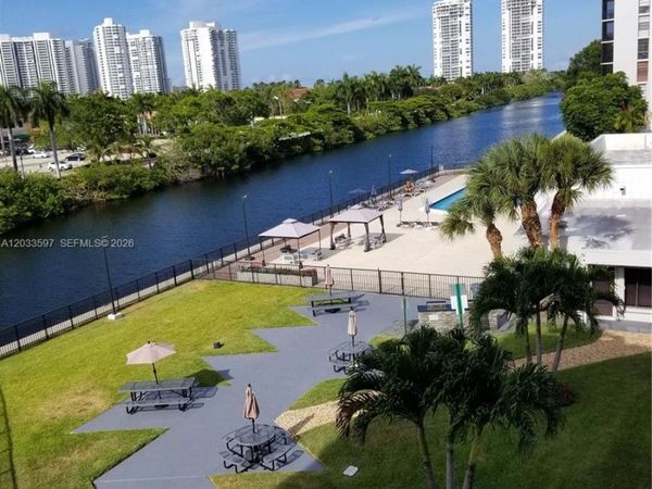 3401 N Country Club Dr , Unit 211, Aventura, FL 33180