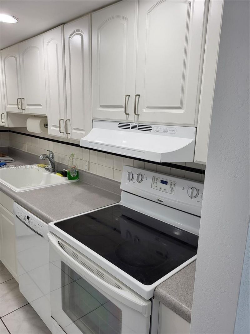 3401 N Country Club Dr , Unit 211, Aventura, FL 33180 Photo