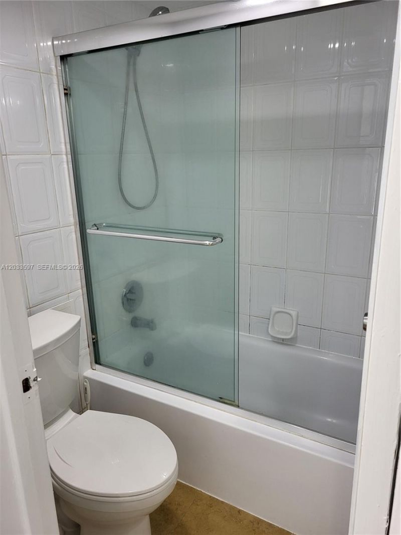 3401 N Country Club Dr , Unit 211, Aventura, FL 33180 Photo