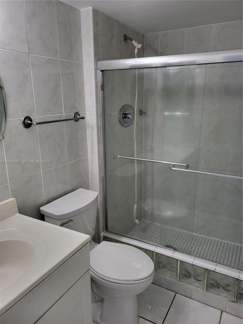 3401 N Country Club Dr , Unit 211, Aventura, FL 33180 Photo