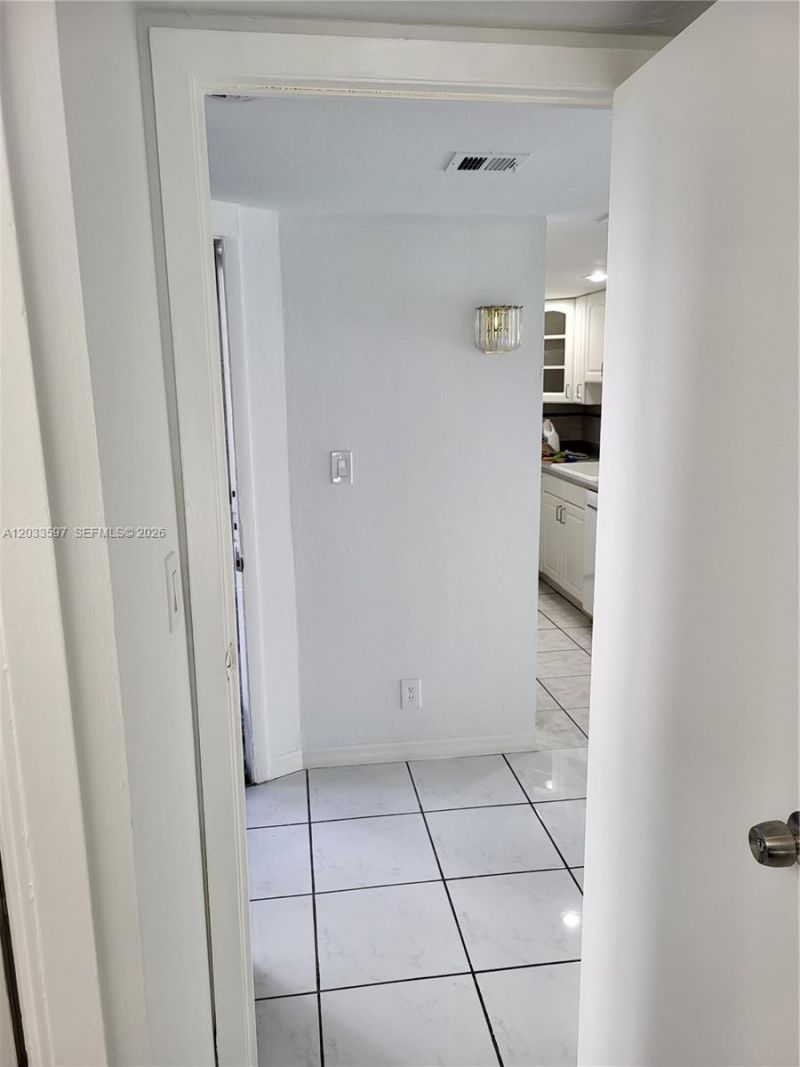 3401 N Country Club Dr , Unit 211, Aventura, FL 33180 Photo