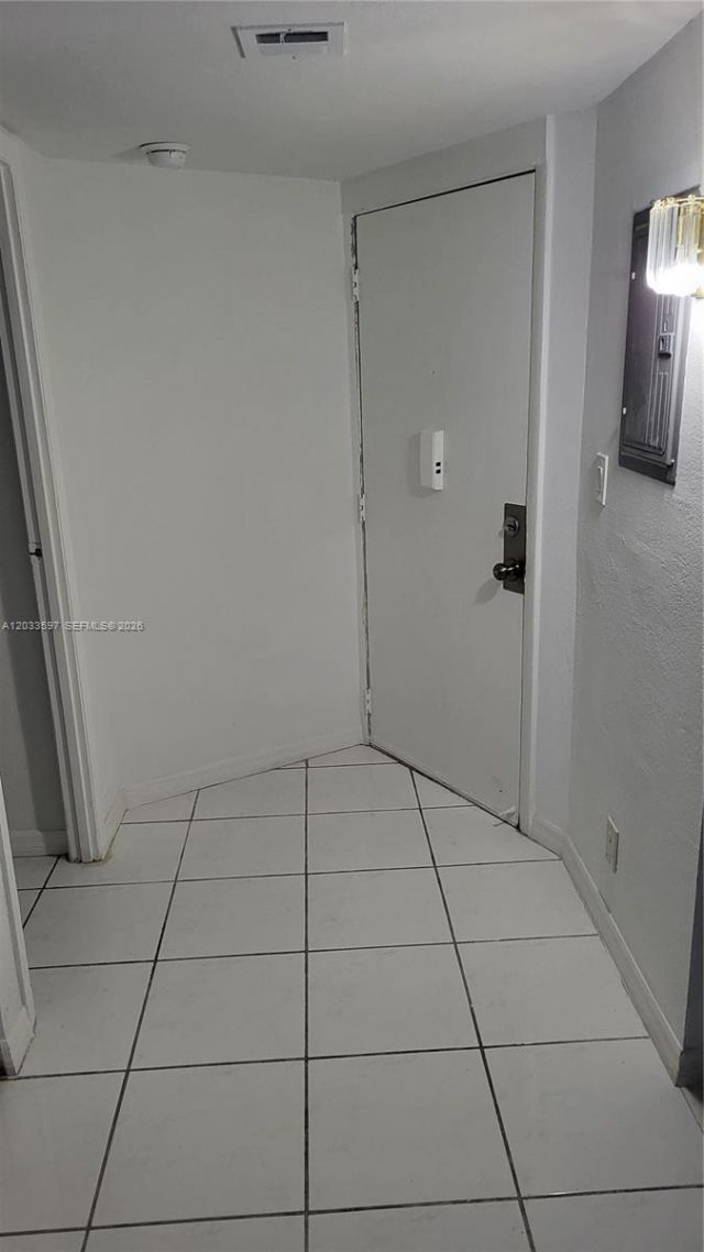 3401 N Country Club Dr , Unit 211, Aventura, FL 33180 Photo