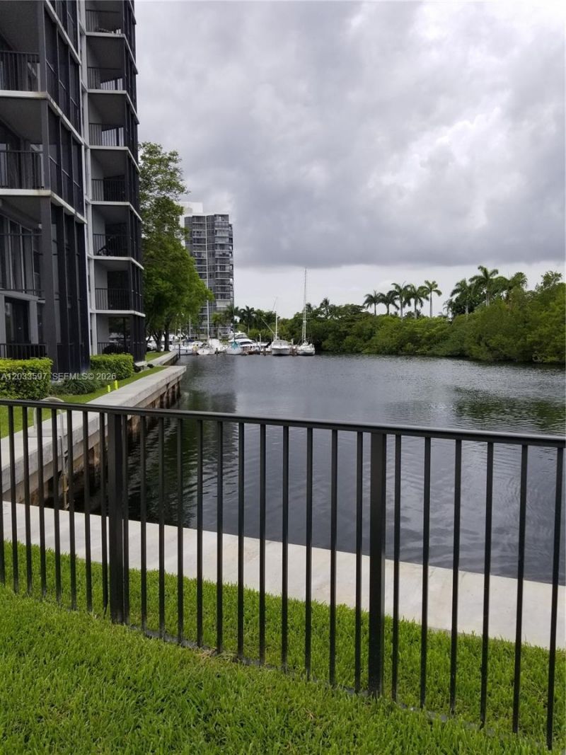 3401 N Country Club Dr , Unit 211, Aventura, FL 33180 Photo
