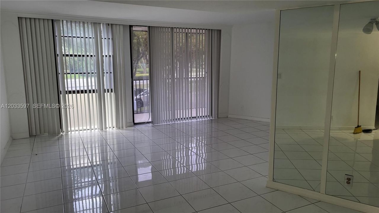 3401 N Country Club Dr , Unit 211, Aventura, FL 33180 Photo