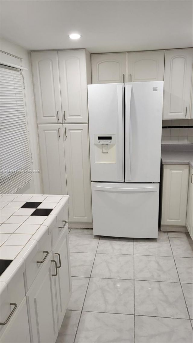 3401 N Country Club Dr , Unit 211, Aventura, FL 33180 Photo