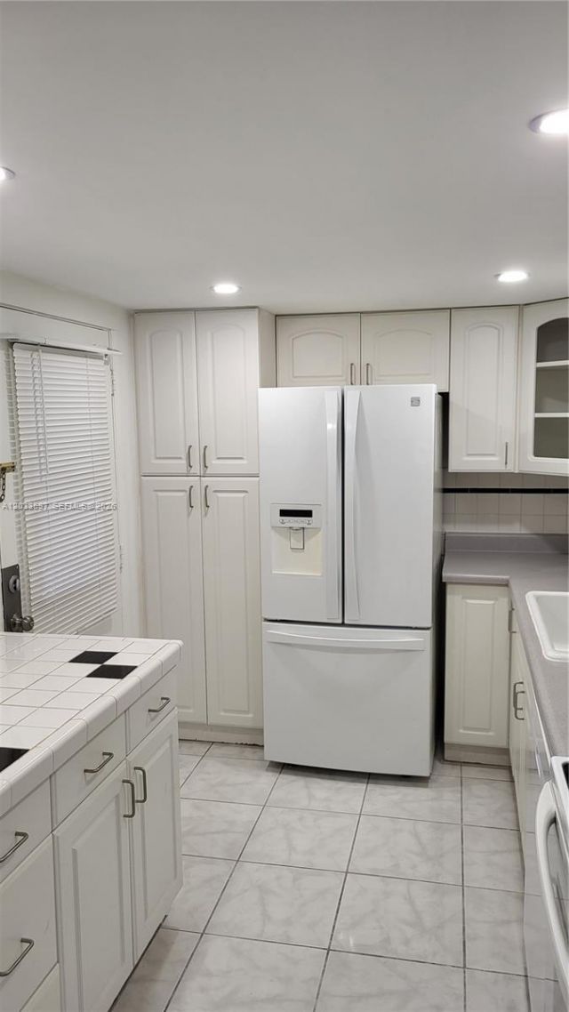3401 N Country Club Dr , Unit 211, Aventura, FL 33180 Photo