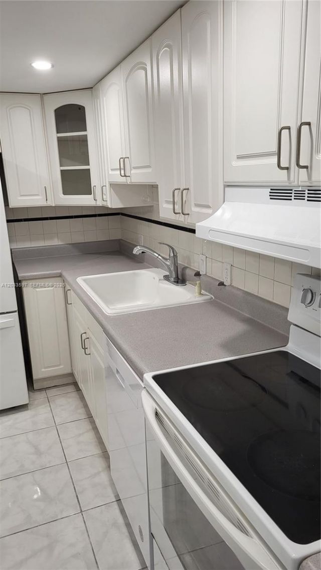 3401 N Country Club Dr , Unit 211, Aventura, FL 33180 Photo