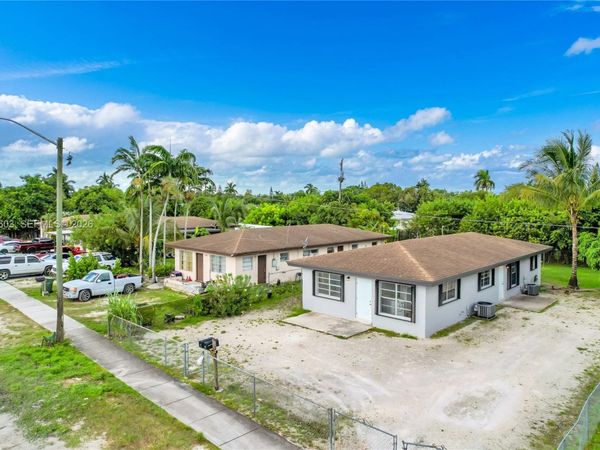 1011 NW 9th St , Homestead, FL 33030