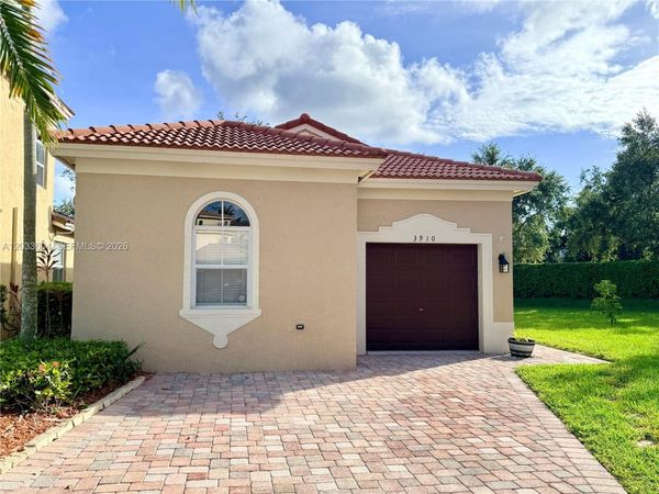 3910 NE 10th Dr, Homestead, FL 33033