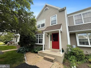 332 COUNTRYSIDE COURT, COLLEGEVILLE, PA 19426