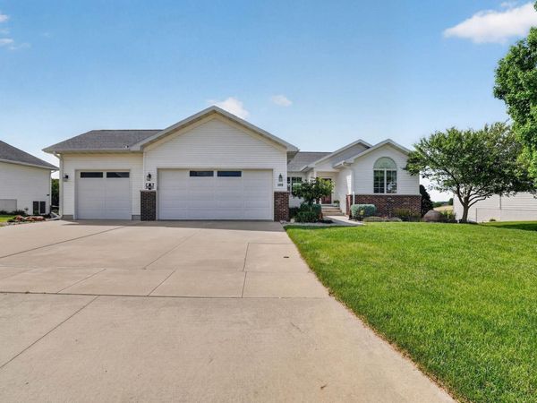 108 Eagle Ridge Drive, Waverly, IA 50677