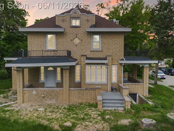 21855 Schoenherr Road, Warren, MI 48089
