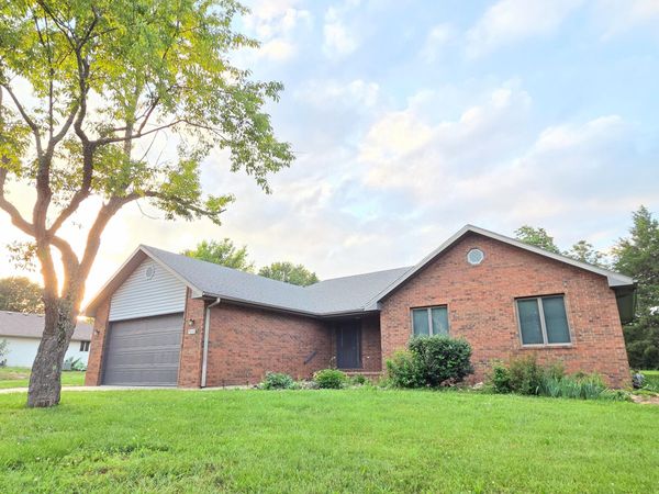 4645 W 3rd Street , Battlefield, MO 65619