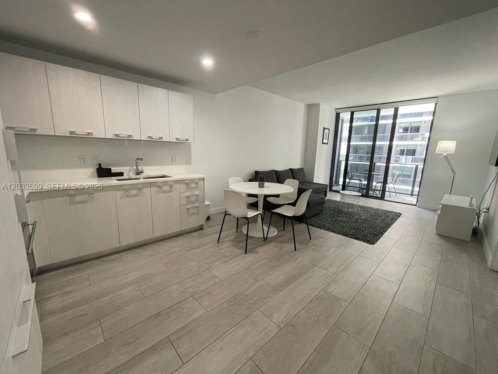 45 SW 9th St , Unit 1407, Miami, FL 33130 Photo