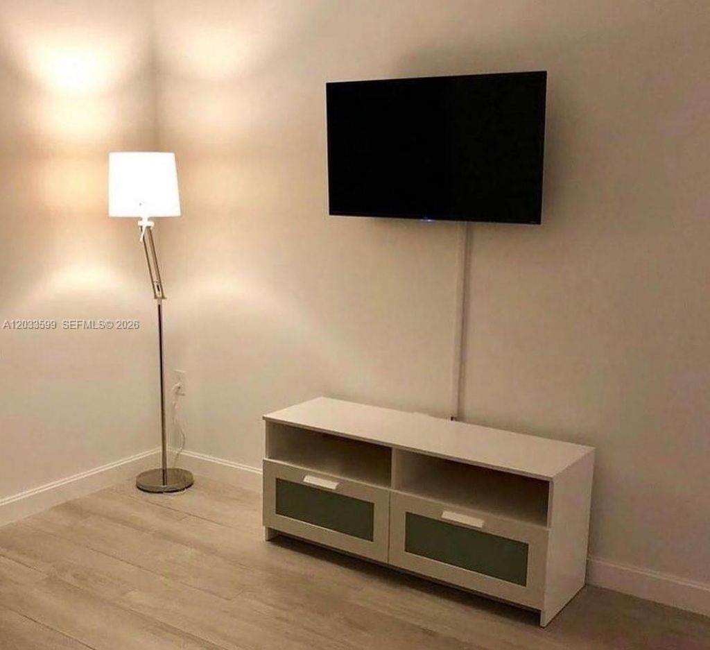 45 SW 9th St , Unit 1407, Miami, FL 33130 Photo