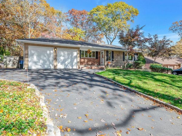 23 Princeton Drive , Dix Hills, NY 11746