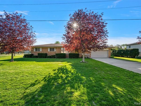 15 Pleasant Lake Drive, Waterford Twp, MI 48327